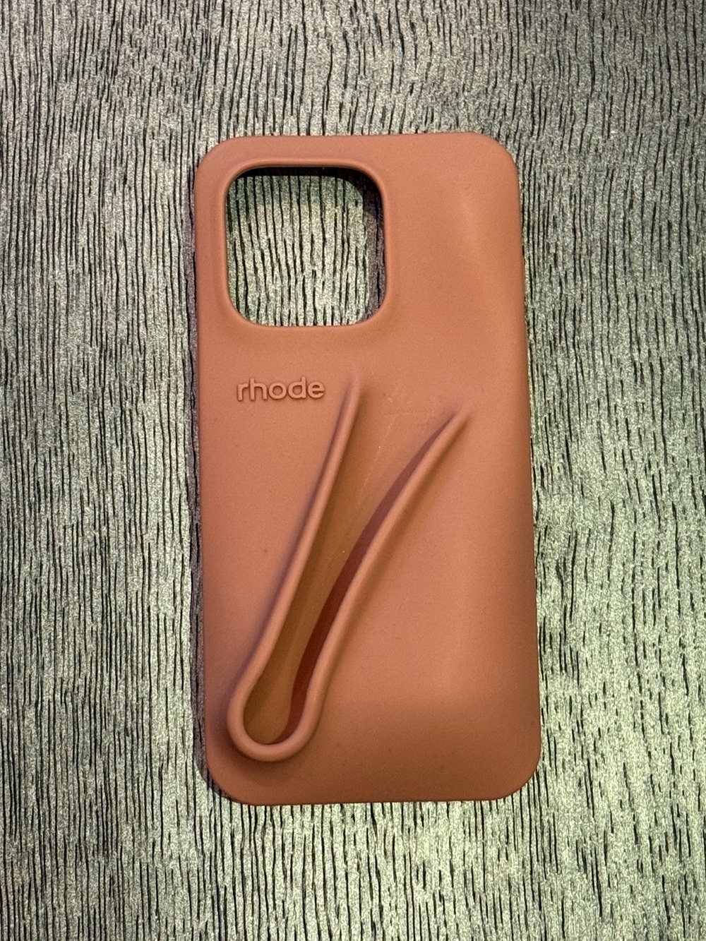 RHODE iPhone 16pro case in Colada